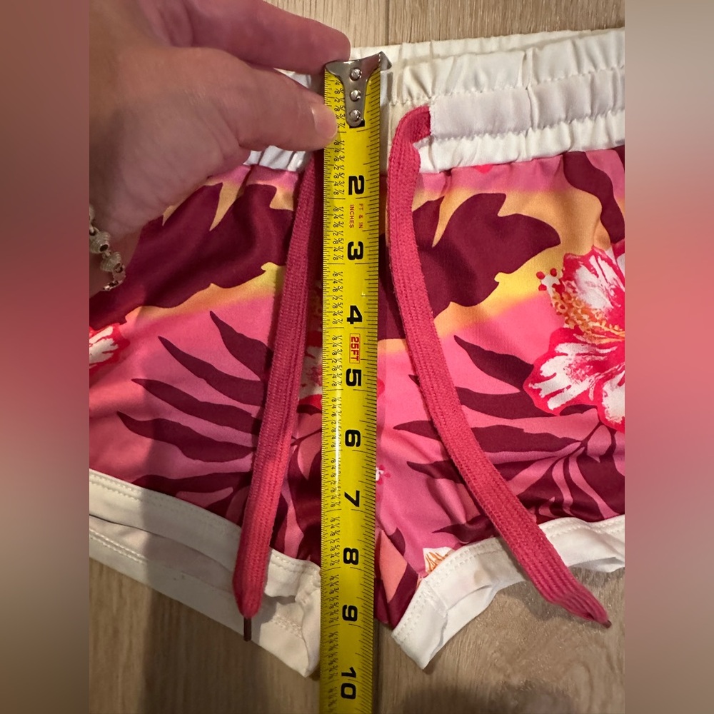 πΊ Hawaiian Themed Super Cute Pink Women's Shorts ππΌπ - Picture 4 of 6